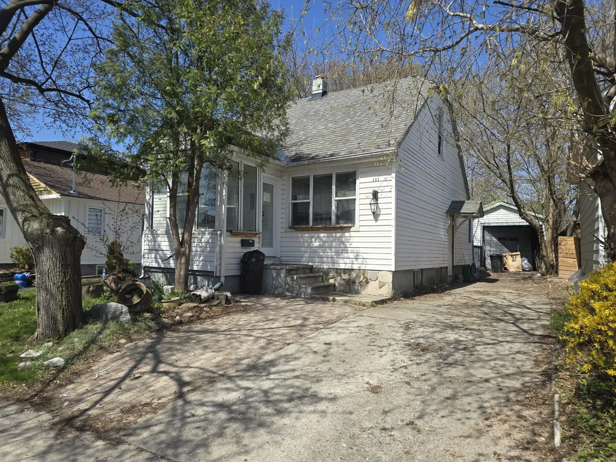 131 Stewart ST, Oakville, ON L6X 1X8