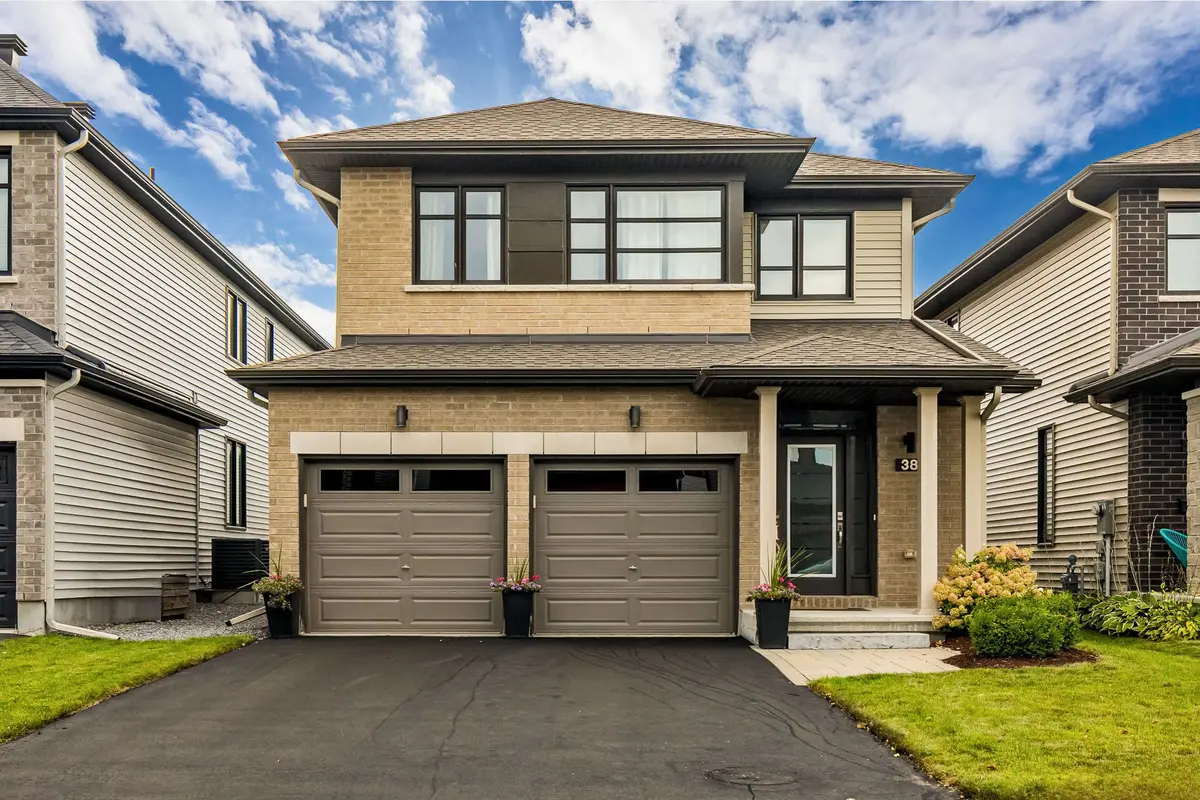 38 Thunderbolt ST, Kanata, ON K2V 0L9