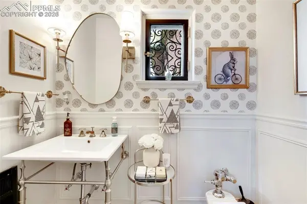 15 Elm AVE, Colorado Springs, CO 80906