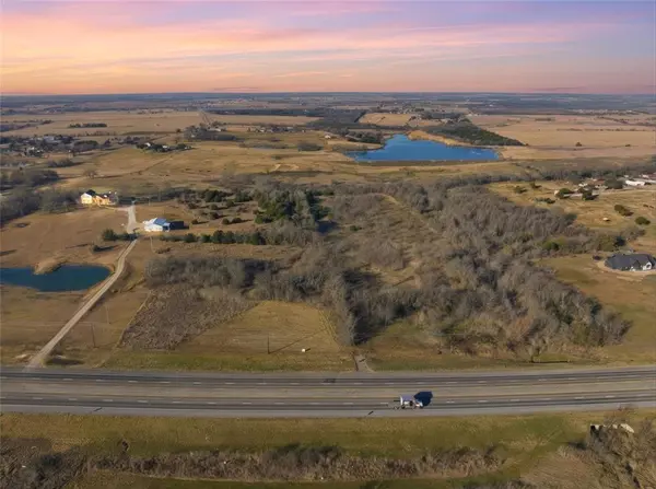 3200 S Robinson Drive, Lorena, TX 76655