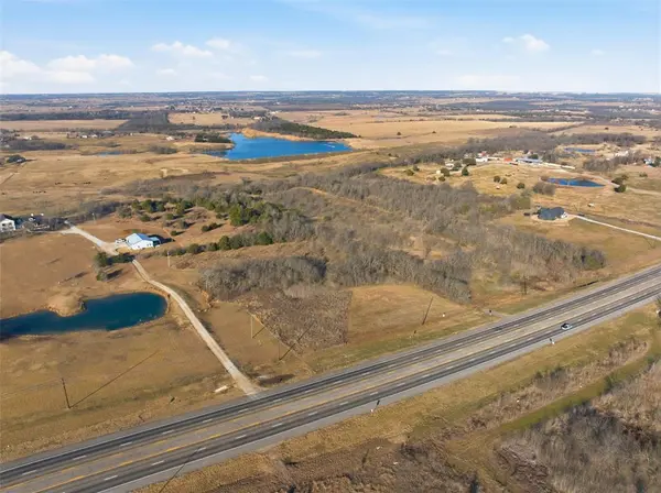 3200 S Robinson Drive, Lorena, TX 76655