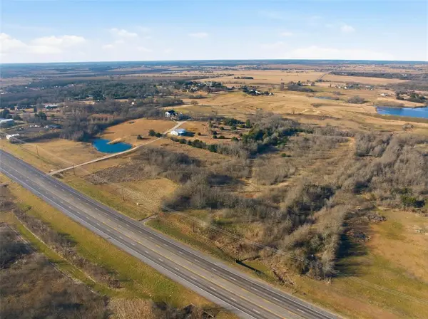 3200 S Robinson Drive, Lorena, TX 76655