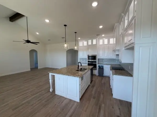 1025 Deer Island Court, Azle, TX 76020