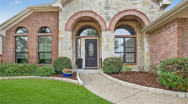 11005 Castle Oak Lane, Fort Worth, TX 76108