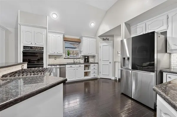 1917 Winding Creek Boulevard, Flower Mound, TX 75022