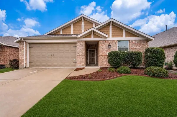 1612 Meadow Trail Lane, Aubrey, TX 76227