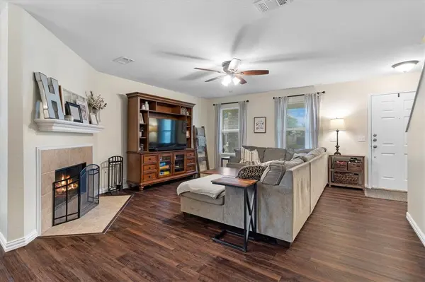 1736 White Feather Lane, Fort Worth, TX 76131