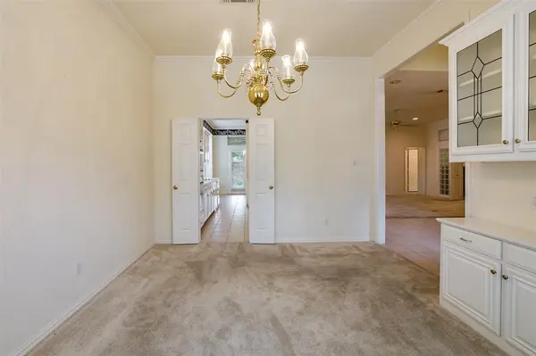 4734 Village Oak Drive, Arlington, TX 76017