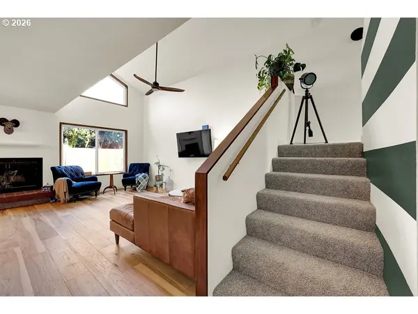 2700 HARLOW RD, Eugene, OR 97401