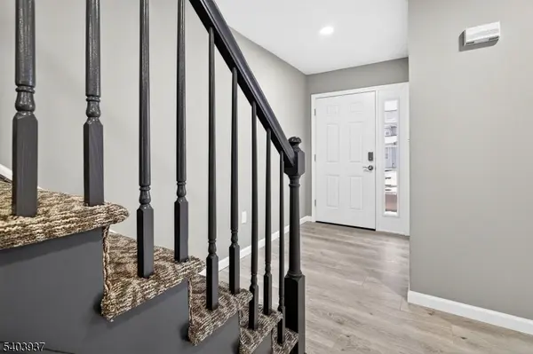 63 Scarlet Dr, Sayreville Boro, NJ 08859