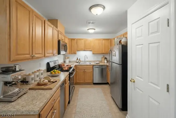 497 Teal Plz, Secaucus Town, NJ 07094