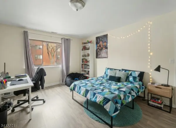 497 Teal Plz, Secaucus Town, NJ 07094