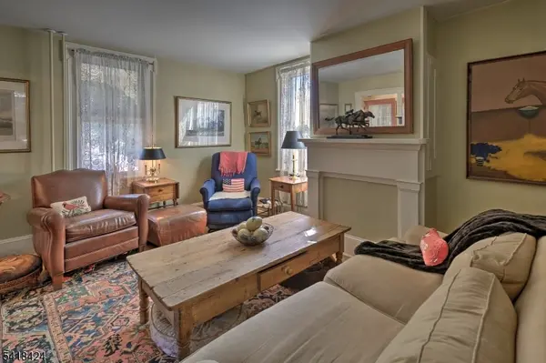 11 Halstead St, Clinton Town, NJ 08809