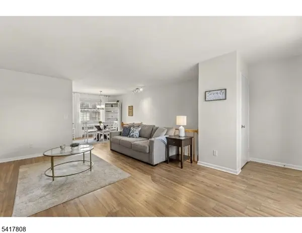 9 Wedgewood Drive, Unit 93 #93, Verona Twp., NJ 07044