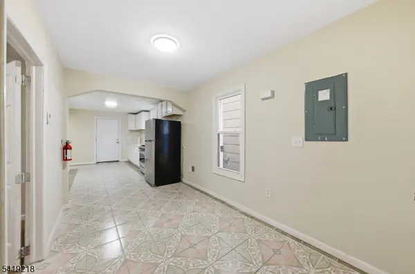 216 Delaware St, Elizabeth City, NJ 07206