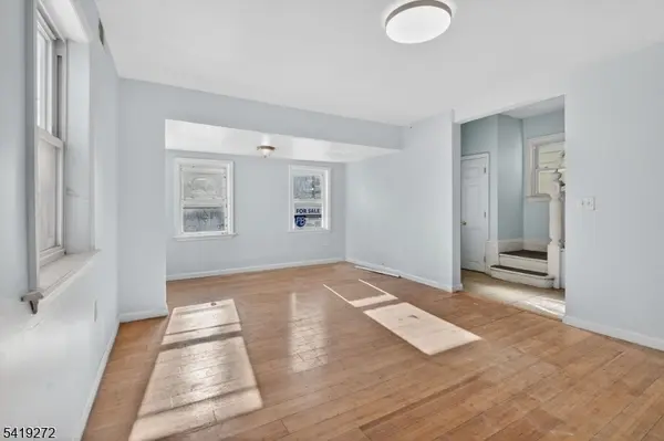 136 Smith St, Elizabeth City, NJ 07201