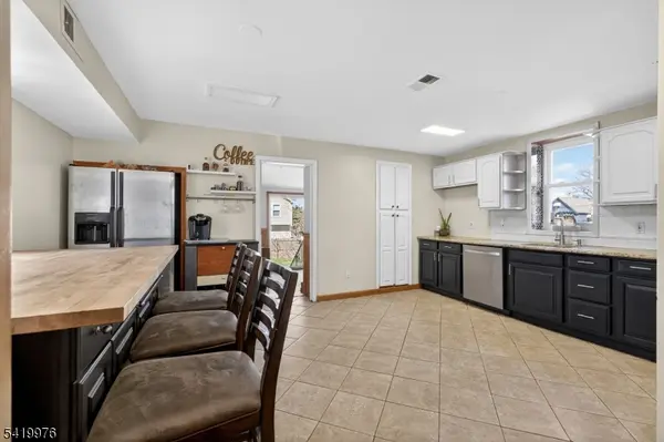 4 Jeanette St, Carteret Boro, NJ 07008