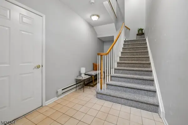 816 Kensington Ln, Livingston Twp., NJ 07039