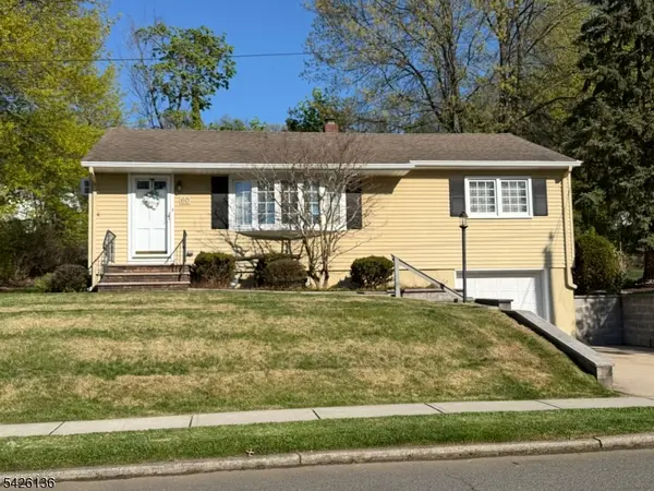 60 Sutton Ave, Totowa Boro, NJ 07512