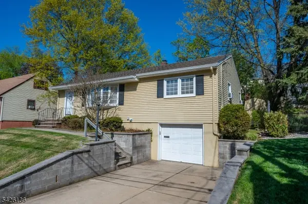 60 Sutton Ave, Totowa Boro, NJ 07512