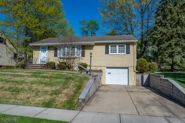 60 Sutton Ave, Totowa Boro, NJ 07512