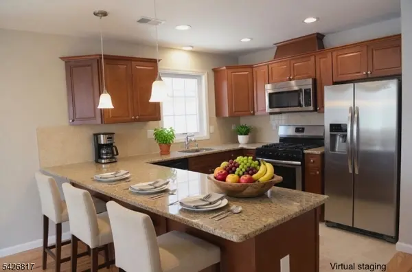 28 Davis St, Harrison Town, NJ 07029