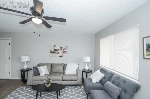 4235 Shining WAY, Colorado Springs, CO 80916