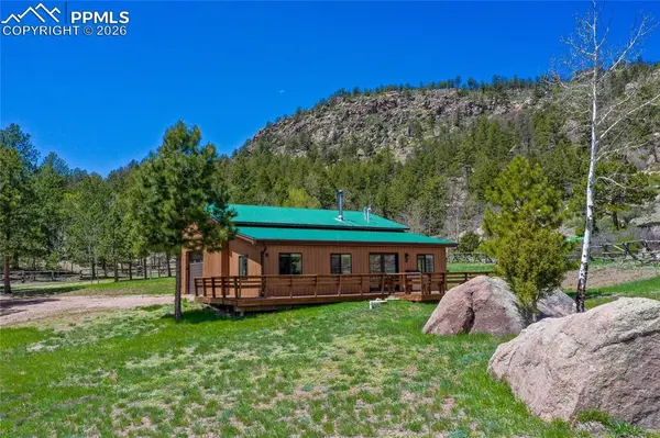 437 Langnis RD, Guffey, CO 80820