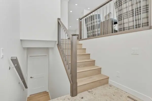 42 Tarzwell AVE, Red Deer, AB T4P 0Y9