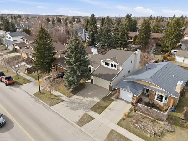 427 Woodbine BLVD SW, Calgary, AB T2W 4G9