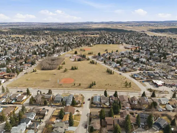 427 Woodbine BLVD SW, Calgary, AB T2W 4G9