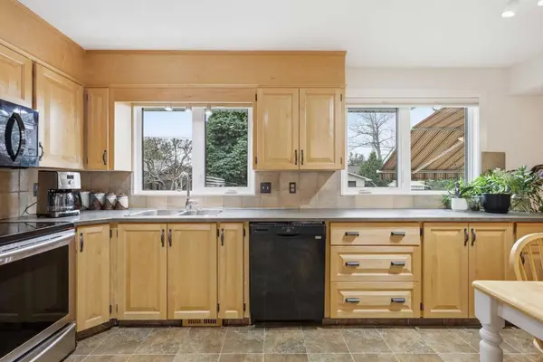 820 Parkwood DR SE, Calgary, AB T2J 3W7