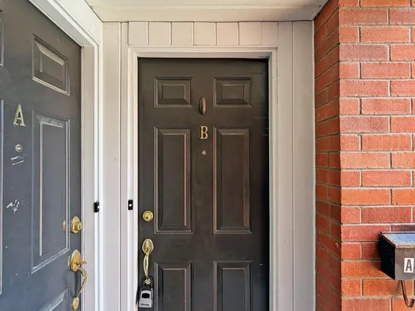 660B Wellington ST W #14, Toronto C01, ON M5V 1G4