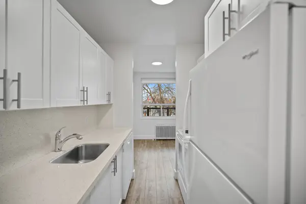 3 Swift DR #204, Toronto C13, ON M4A 2A3