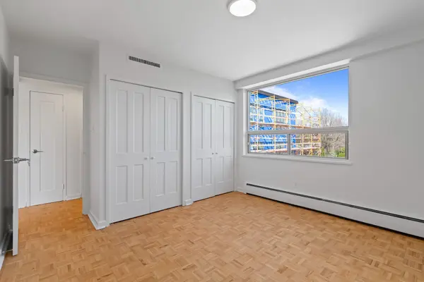 250 St Clair AVE W #402, Toronto C02, ON M4V 1R6