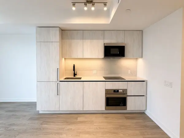 35 Parliament ST #2412, Toronto C08, ON M5A 0Z5