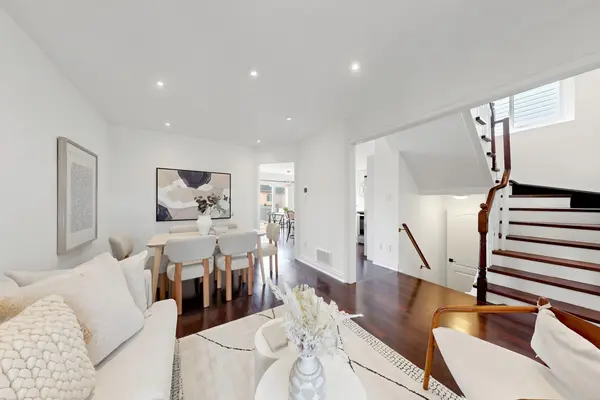 50 Shenandoah DR, Whitby, ON L1P 1T3