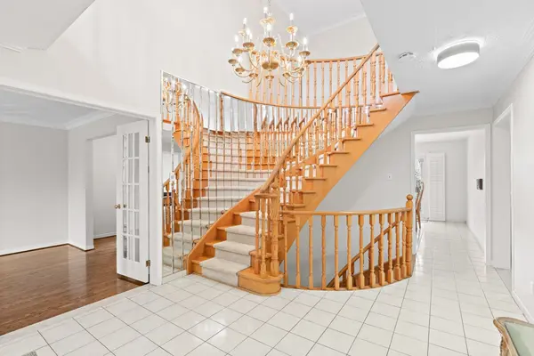 61 Dundee CRES #Main, Markham, ON L3R 8Y9