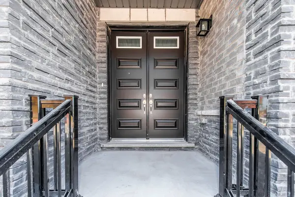 2 Wild Ginger LN, Springwater, ON L9X 2C9