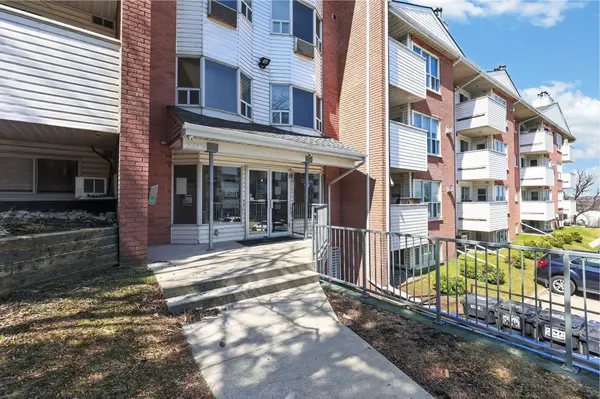 120 Bell Farm RD #304, Barrie, ON L4M 6J2