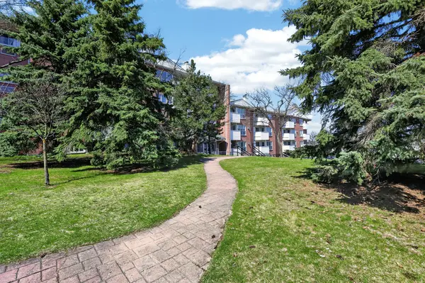 120 Bell Farm RD #304, Barrie, ON L4M 6J2