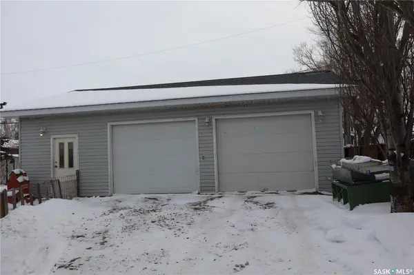 228 7th AVENUE E, Gravelbourg, SK S0H 1X0