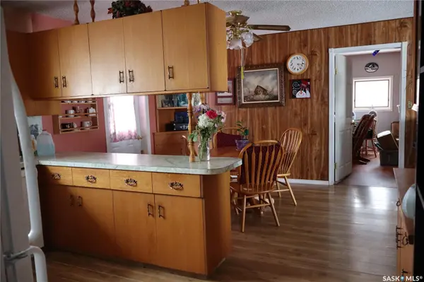 228 7th AVENUE E, Gravelbourg, SK S0H 1X0