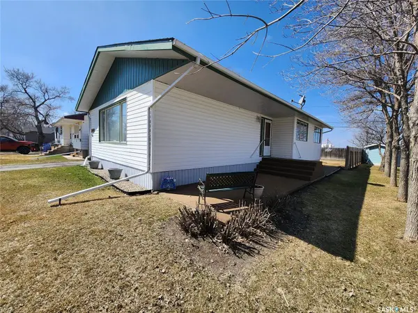 503 1st AVENUE E, Lampman, SK S0C 1N0