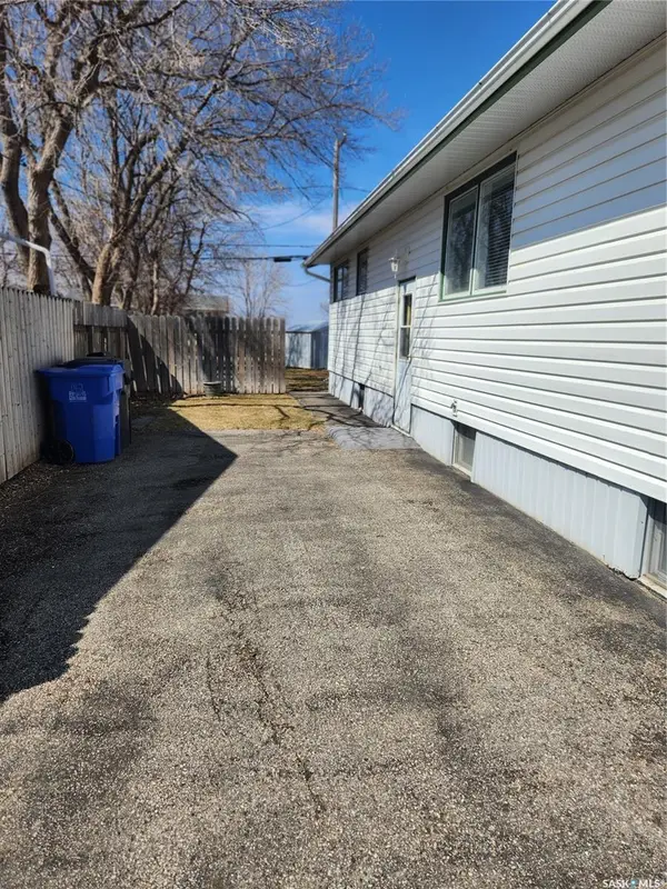 503 1st AVENUE E, Lampman, SK S0C 1N0