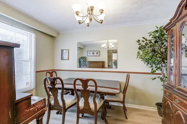 2145 Sandringham DR, Burlington, ON L7P 1T8