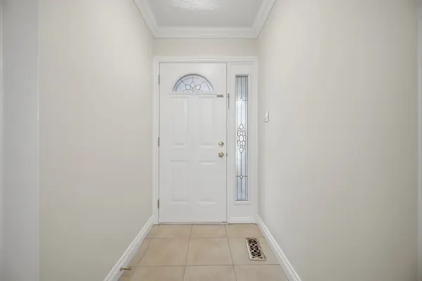 36 Windsor RD, Toronto W09, ON M9R 3G4