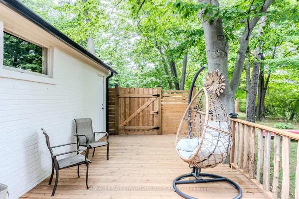 327 River Side DR, Oakville, ON L6K 3N3