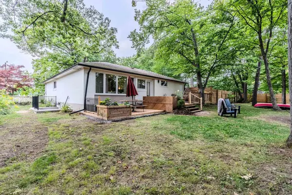 327 River Side DR, Oakville, ON L6K 3N3