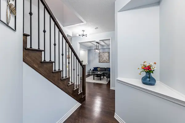 325 Trudeau DR E, Milton, ON L9T 8Y7